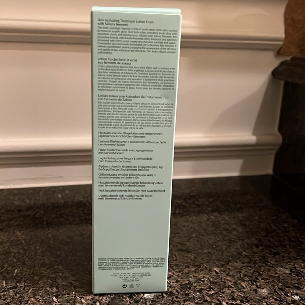 Estée Lauder Micro Essence - Picture 3 of 3